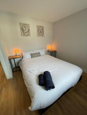 Gable House - Central Crewe - Private room, en-suite bathroom, free parking